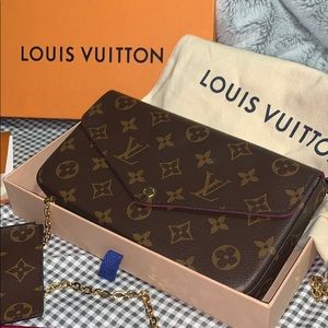 LIKE NEW AUTHENTIC LOUIS VUITTON POCHETTE FELICIE.